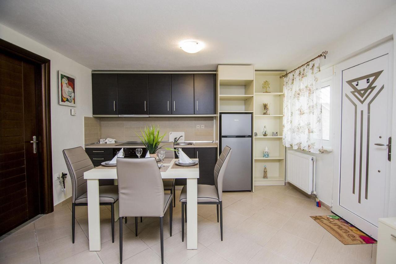 Kasta Bnb Ofrínion Exteriör bild